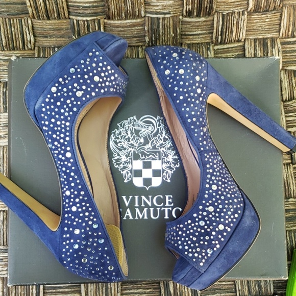 Vince Camuto - Picture 5 of 9